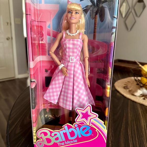 Brand new in box Margot Robbie Barbie The Movie authentic Barbie - Picture 1 of 5